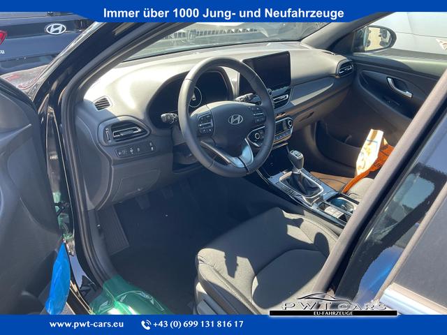 Hyundai i30 Kombi - 1.5 T-GDI Family, Navi, Side, Winter, 17-Zoll, Klimaautomatik