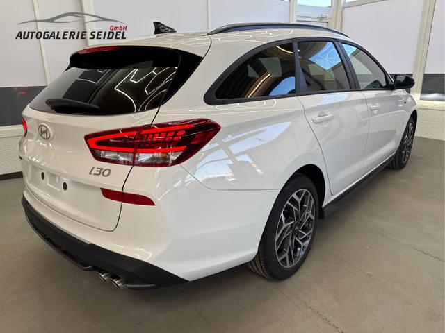 Hyundai / i30 / Weiß / / / N-LINE SHZ NAVI PDC RFK
