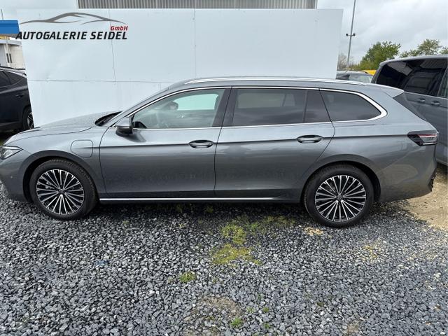 Volkswagen / Passat Variant / Weiß / / / 