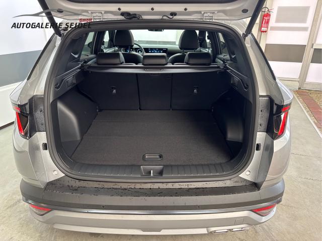 Hyundai / TUCSON FACELIFT / Shimmering Silver R2T / / / DCT 20th Anniversary ACC NAVI PANO KRELL 360 SHZ 