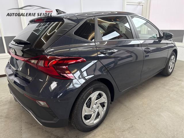 Hyundai / i20 / Grau / / / NAVI RFK TEMPOMAT