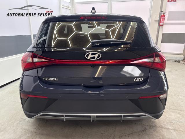 Hyundai / i20 / Grau / / / NAVI RFK TEMPOMAT