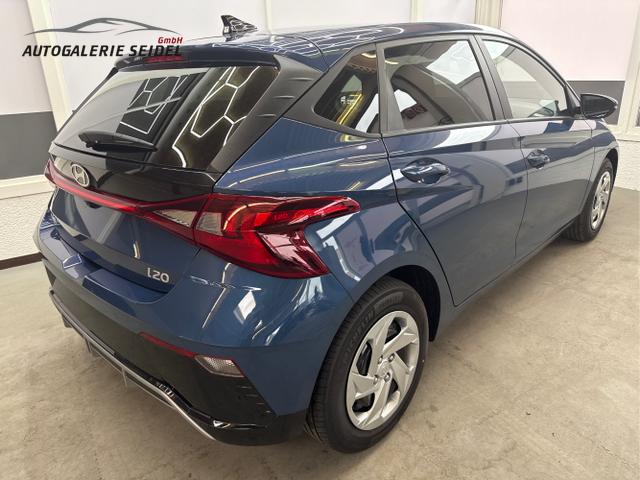 Hyundai / i20 / Blau / / / WP KLIMAAUTOMATIK NAVI RFK TEMPOMAT