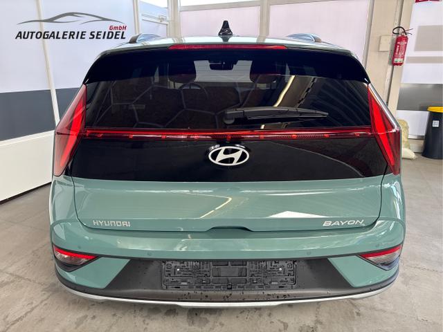 Hyundai / BAYON / Grün / / / NAVI SHZ RFK PDC KLIMAAUTOMATIK