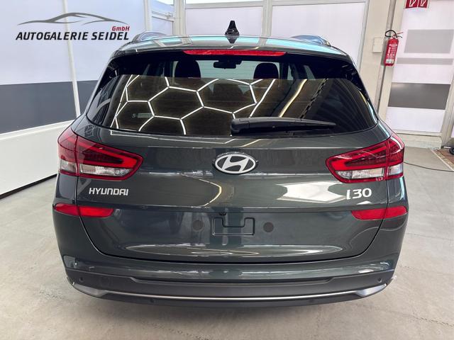 Hyundai i30 Kombi STYLE EDITION NAVI SHZ KLIMAAUTOMATIK RFK LED PDC v+h 