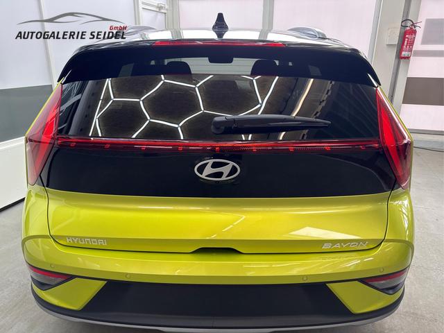 Hyundai BAYON PREMIUM FL DCT ACC SmartSense PLUS NAVI SHZ RFK PDC KLIMAAUTOMATIK 