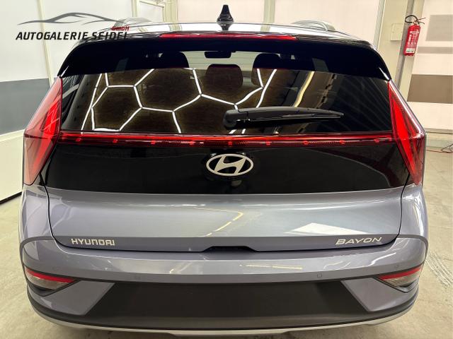 Hyundai / BAYON / Blau / / / DCT ACC SmartSense PLUS NAVI SHZ RFK PDC KLIMAAUTOMATIK