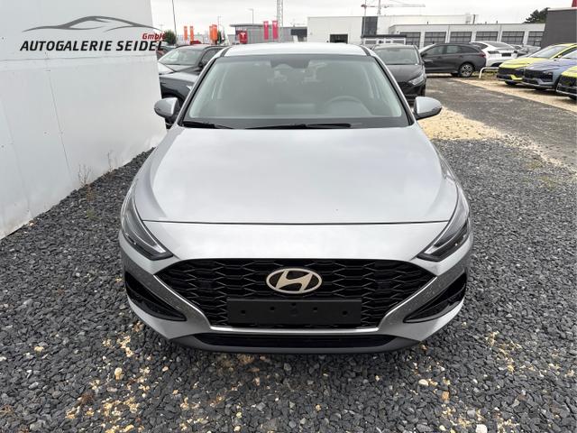 Hyundai / i30 / Silber / / / EDITION SHZ NAVI ALU LED RFK PDC