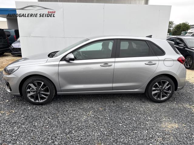 Hyundai / i30 / Silber / / / EDITION SHZ NAVI ALU LED RFK PDC