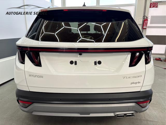 Hyundai / TUCSON / Weiß / / / PANO SHZ v+h 18 ALU
