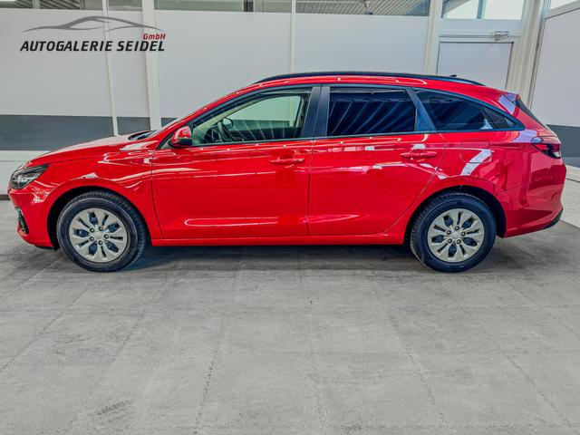 Hyundai i30 Kombi STYLE NAVI RFK LED PDC v+h 