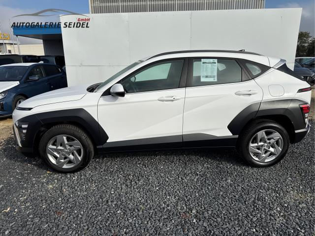 Hyundai / KONA / Weiß / / / DCT 198PS NAVI SHZ ACC PDC v+h 