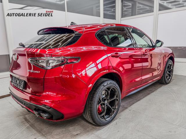 Alfa Romeo Stelvio QUADRIFOGLIO VERDE AKRAPOVIC Technologie-Paket 