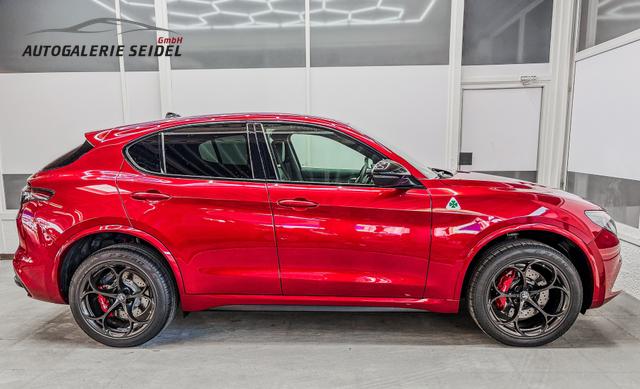 Alfa Romeo Stelvio QUADRIFOGLIO VERDE AKRAPOVIC Technologie-Paket 