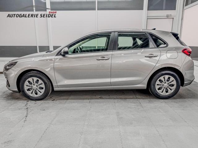 Hyundai i30 STYLE NAVI LED RFK PDC 