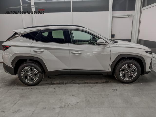 Hyundai TUCSON STYLE KLIMAAUTOMATIK TOTWINKEL NAVI SHZ RFK PDC 
