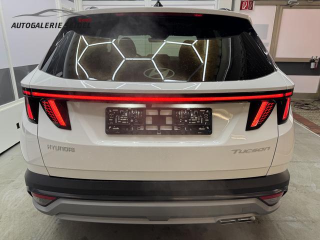 Hyundai TUCSON STYLE AUT ACC 18ALU KLIMAAUTOMATIK TOTWINKEL NAVI SHZ RFK PDC 