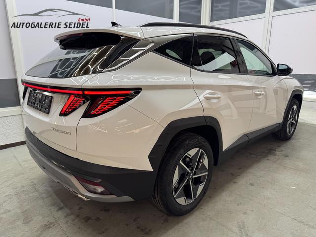 Hyundai TUCSON STYLE AUT ACC 18ALU KLIMAAUTOMATIK TOTWINKEL NAVI SHZ RFK PDC 