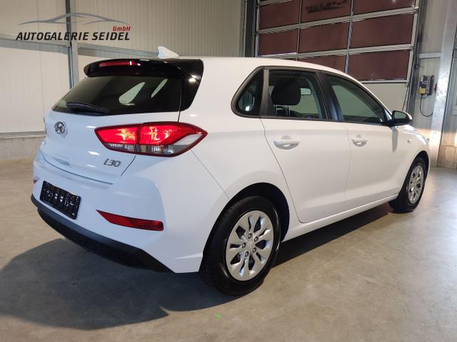 Hyundai / i30 / Weiß / / / 