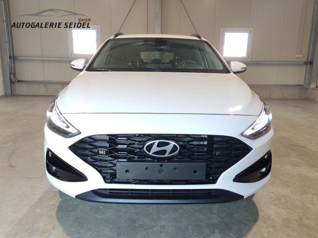 Hyundai / i30 Kombi / Weiß / / / , Beispielbilder, ggf. teilweise mit Sonderausstattung