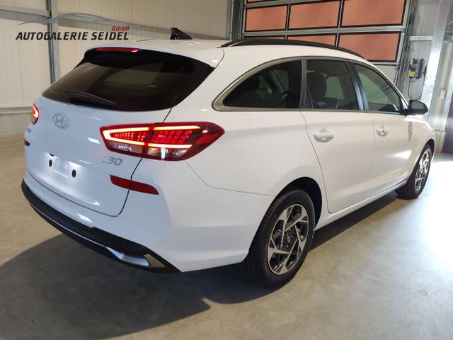 Hyundai / i30 Kombi / Weiß / / / , Beispielbilder, ggf. teilweise mit Sonderausstattung