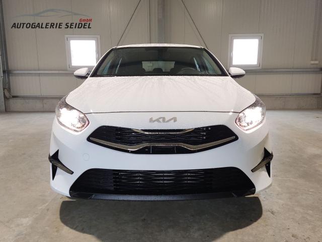 Kia / Ceed Sportswagon / Weiß / / / , Beispielbilder, ggf. teilweise mit Sonderausstattung