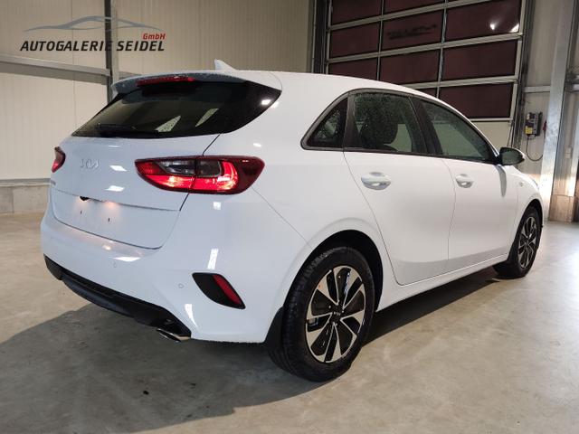 Kia / Ceed Sportswagon / Weiß / / / , Beispielbilder, ggf. teilweise mit Sonderausstattung