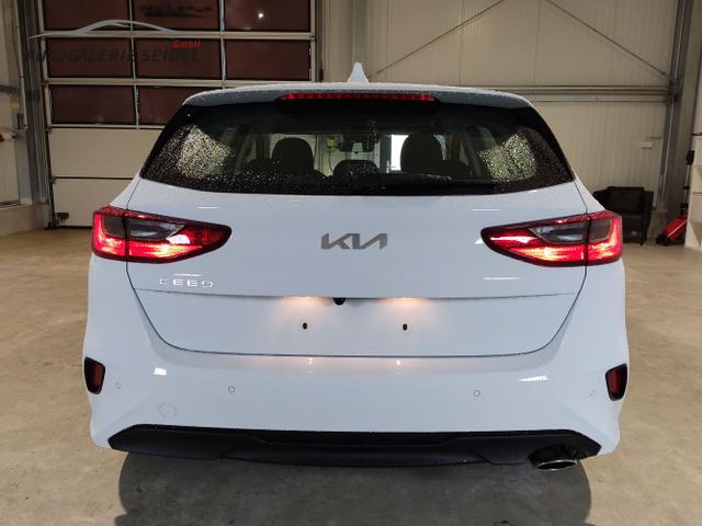 Kia / Ceed Sportswagon / Weiß / / / , Beispielbilder, ggf. teilweise mit Sonderausstattung
