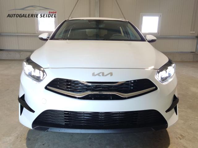 Kia / Ceed Sportswagon / Weiß / / / , Beispielbilder, ggf. teilweise mit Sonderausstattung