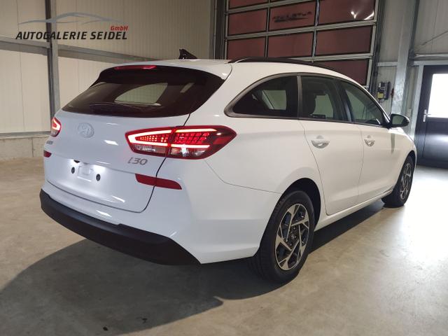 Hyundai / i30 Kombi / Weiß / / / , Beispielbilder, ggf. teilweise mit Sonderausstattung