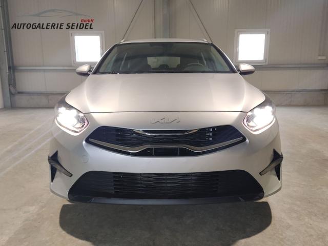 Kia / Ceed Sportswagon / Silber / / / , Beispielbilder, ggf. teilweise mit Sonderausstattung