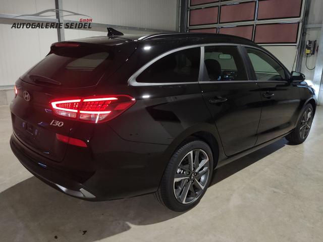 Hyundai / i30 Kombi / Schwarz / / / , Beispielbilder, ggf. teilweise mit Sonderausstattung