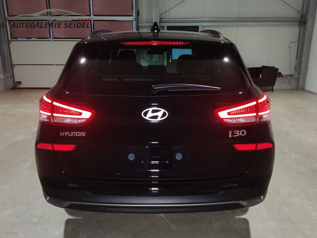 Hyundai / i30 Kombi / Schwarz / / / , Beispielbilder, ggf. teilweise mit Sonderausstattung