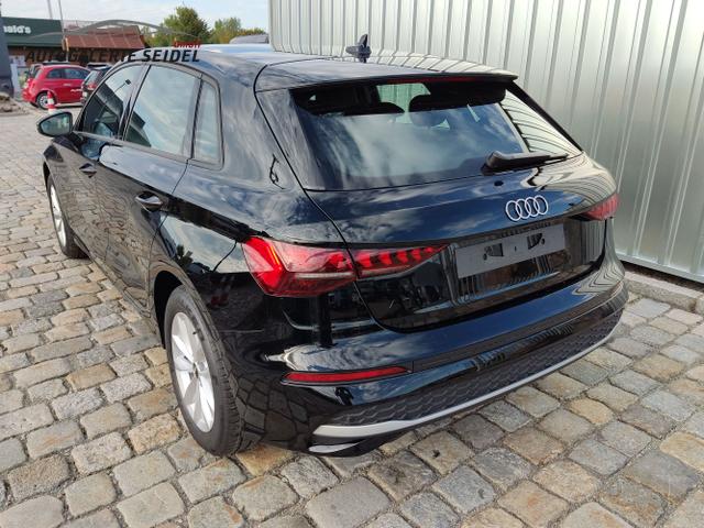 Audi / A3 Sportback / Schwarz / / / 