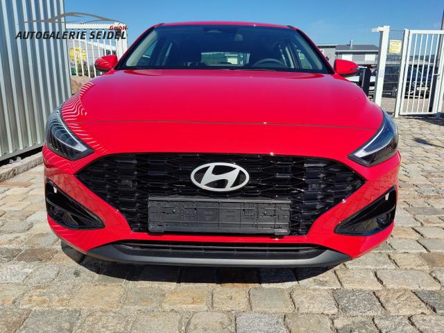 Hyundai / i30 / Rot / / / , Beispielbilder, ggf. teilweise mit Sonderausstattung