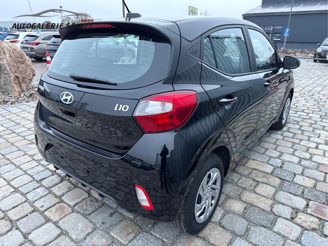 Hyundai / i10 / Schwarz / / / 