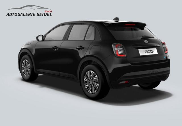 Fiat 600e RED 11kW-OBC PDC Temp CarPlay Wärmepumpe BT 