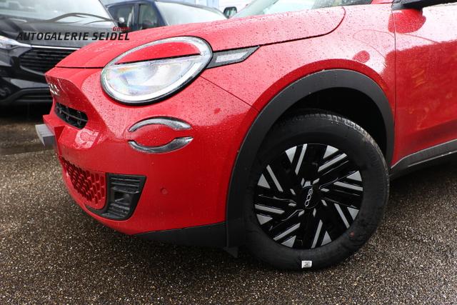 Fiat 600 Basis MHEV 110 DCT Nav SHZ KeyL LED Kam PDC CarP 