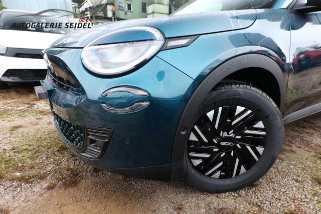 Fiat 600 MHEV 145 DCT LED Nav ACC Kam Keyl Klimaaut 