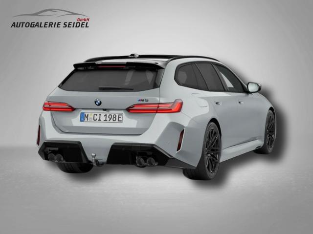 BMW M5 M 4.4 V8 Plug in Hybrid 8-Gang Steptronic 