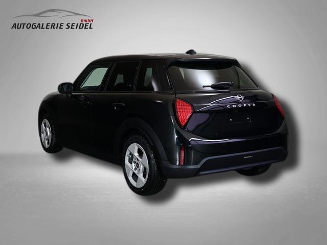 MINI Cooper C Essential Trim 1.5 7-Gang Steptronic 