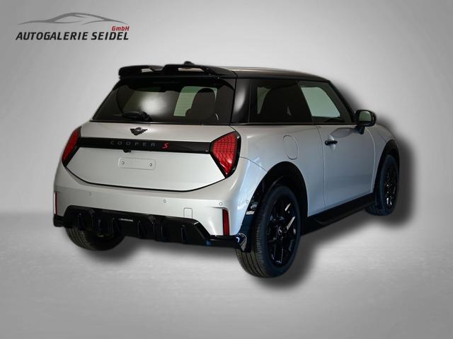 MINI Cooper S John Works Trim 2.0 7-Gang Steptronic 