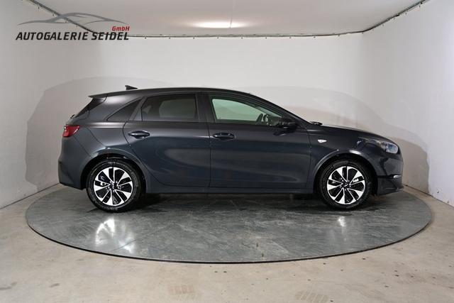 Kia Ceed Silver 1.5 T-GDI 6-Gang 