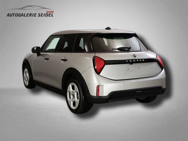 MINI Cooper C Essential Trim 1.5 7-Gang Steptronic 