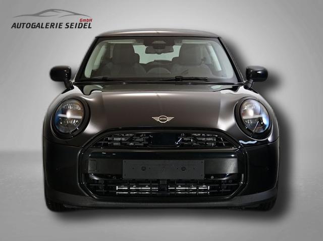 MINI Cooper C Essential Trim 1.5 7-Gang Steptronic 