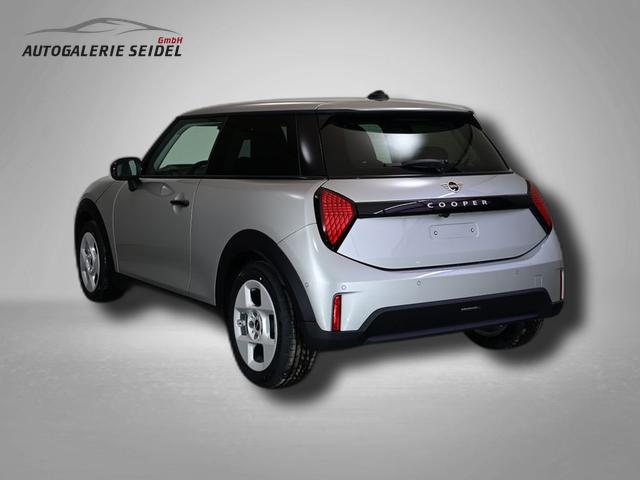 MINI Cooper C Essential Trim 1.5 7-Gang Steptronic 