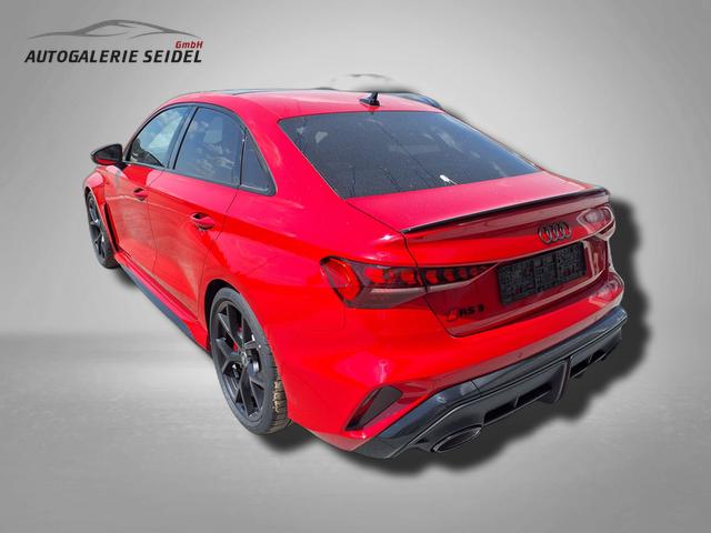 Audi RS3 Limousine 2.5 TFSI 7-Gang S tronic 
