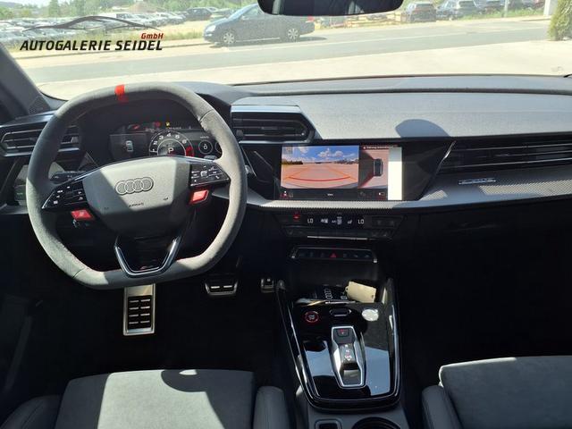 Audi RS3 Limousine 2.5 TFSI 7-Gang S tronic 