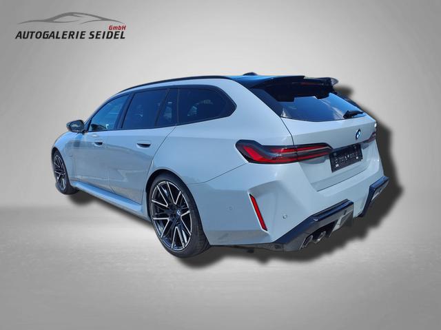 BMW M5 Touring 4.4 8-Gang Steptronic xDrive 