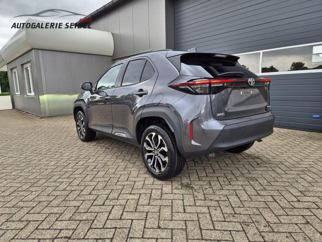 Toyota Yaris Cross 1.5VVT-iE 130PS Automatik Teamplayer Klimaautomatik Sitzheizung Lenkradheizung PDC v+h Rückf.Kamera 17-LM abged.Scheiben 2xKeyless DAB+ Bluetooth Touchscreen Apple CarPlay Android Auto 